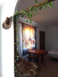 a room with a table and a painting on the wall at El Girasol yellowstone in Chiclana de la Frontera +4 photos