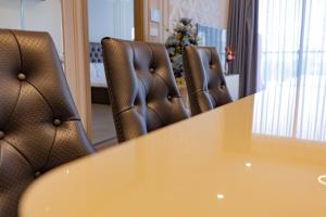 Khu vực hỗ trợ khách đi công tác/phòng hội thảo tại The Song Premium Apartment