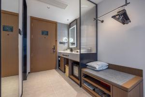 Ένα μπάνιο στο Atour Hotel Kunming Guandu Longhu Times Financial Center