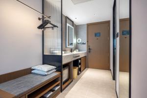 Ένα μπάνιο στο Atour Hotel Kunming Guandu Longhu Times Financial Center