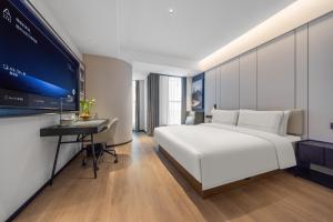 Ένα ή περισσότερα κρεβάτια σε δωμάτιο στο Atour Hotel Kunming Guandu Longhu Times Financial Center