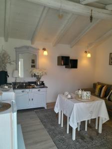 TV a/nebo společenská místnost v ubytování Cortile Fiorito B&B