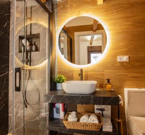 Ένα μπάνιο στο VELALMA-CERON Edificio exclusivo de apartamentos turisticos en Centro histórico