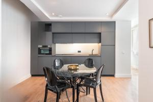 A kitchen or kitchenette at Be Mate Málaga Centro