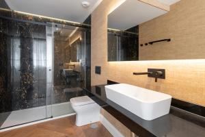 A bathroom at Be Mate Málaga Centro