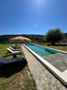 Bazén v ubytování As Casas Do BomPai - Las Oliveiras nebo v jeho okolí