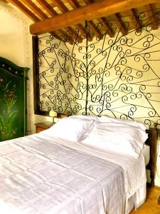 A bed or beds in a room at Villino San Silvestro