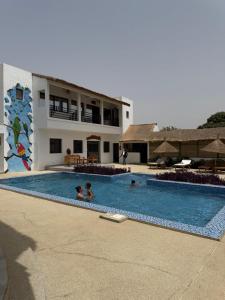 Ecolodge La Grande Tortue - Maison d'hôtes内部或周边的泳池