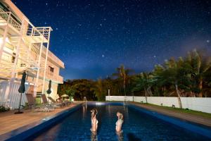 Piscina di Resort in青の洞窟 o nelle vicinanze