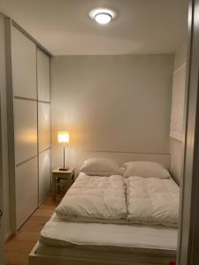 Postel nebo postele na pokoji v ubytování Leisure apartment at Sinnes