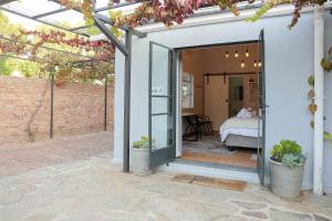 Ένα ή περισσότερα κρεβάτια σε δωμάτιο στο The Courtyard Room