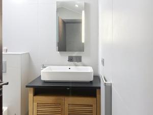 Koupelna v ubytování Hoche + 18 fotografií