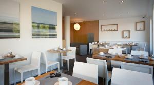 Um restaurante ou outro lugar para comer em Hotel Suisse
