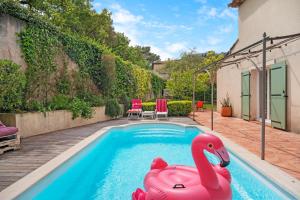 Πισίνα στο ή κοντά στο Jolie Villa Provençale indépendante