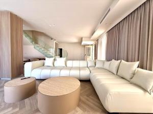 Χώρος καθιστικού στο VILLA Leonard וילה לאונרד אילת