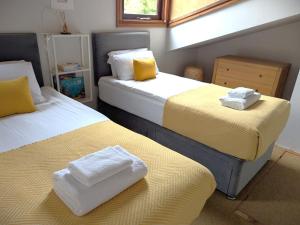 Gallery image of Unique & Rural Child Friendly Annexe with Large Gardens, Games & Tennis Court - Chichester Holiday Properties in Chichester +90 photos