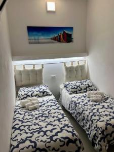 two beds sitting next to each other in a room at Casa Vacanza Mare in Castellammare del Golfo