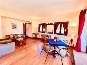 Sagar Resort - Best Selling Hotel near Mall Road Manali的休息区