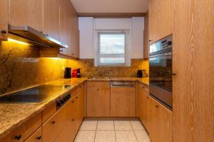 Kuchyň nebo kuchyňský kout v ubytování Duplex cosy appt, top location + 20 fotografií
