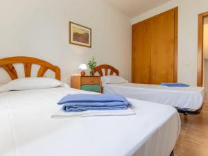 Posteľ alebo postele v izbe v ubytovaní Holiday Home Zona Estival-2 by Interhome