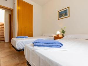 Posteľ alebo postele v izbe v ubytovaní Holiday Home Zona Estival-2 by Interhome