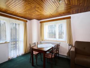 Setusvæði á Holiday Home Jesenný by Interhome