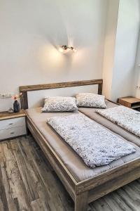 Postel nebo postele na pokoji v ubytování Apartment Tschiderer by Interhome