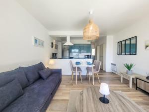 Posezení v ubytování Apartment La Cormorane-3 by Interhome