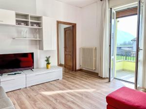 Televisyen dan/atau pusat hiburan di Apartment Pippo by Interhome