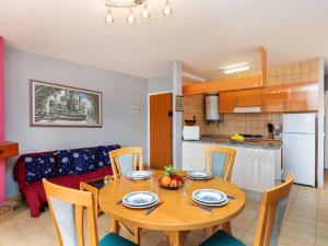 Kuchyň nebo kuchyňský kout v ubytování Apartment Del Lago by Interhome