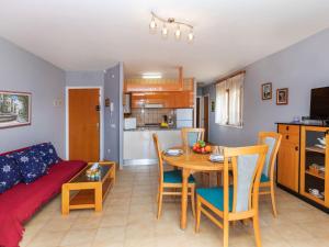 Kuchyň nebo kuchyňský kout v ubytování Apartment Del Lago by Interhome