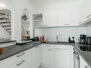 Kuchyňa alebo kuchynka v ubytovaní Holiday Home Racz by Interhome + 24 fotografií