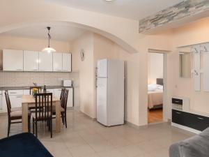 cocina y comedor con nevera blanca en Holiday Home Danijel by Interhome, en Sukošan