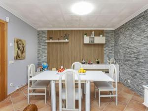 Η κουζίνα ή μικρή κουζίνα στο Holiday Home Aguilera by Interhome