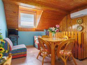 Posedenie v ubytovaní Apartment Gagarin 1 - MAF136 by Interhome