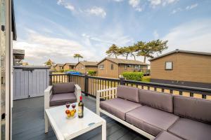 Rõdu või terrass majutusasutuses Driftwood Lodge, Sizewell - Adults only property - Aldeburgh Coastal Cottages