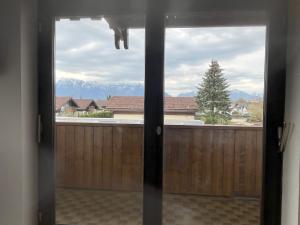 an open door with a view of a fence at Ferienwohnung AusZeit 1 in Ainring