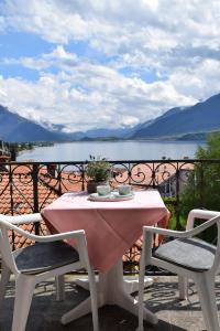 Hotel La Villa tesisinde bir balkon veya teras