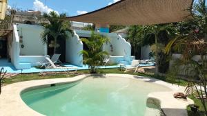 a swimming pool in the yard of a house at teki-sha home&suites in Bacalar