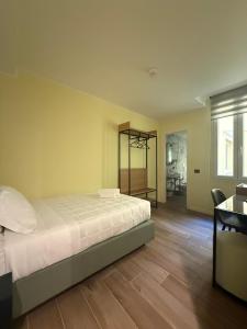 Postel nebo postele na pokoji v ubytování JR Hotels Hermes Firenze
