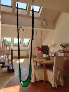 TV a/nebo společenská místnost v ubytování Belvárosi kikapcs!