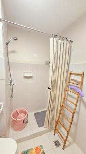 Bilik mandi di Urban Luxe - Staycation