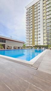 Kolam renang di atau dekat dengan Urban Luxe - Staycation
