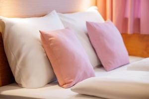 Postel nebo postele na pokoji v ubytování McDreams Hotel Wuppertal City