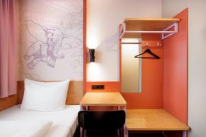 Postel nebo postele na pokoji v ubytování McDreams Hotel Wuppertal City