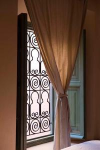 Voodi või voodid majutusasutuse Exclusive and stylish 4-bedroom Riad with plunge pool toas