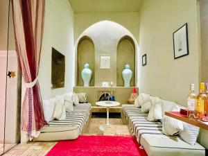 Istumisnurk majutusasutuses Exclusive and stylish 4-bedroom Riad with plunge pool