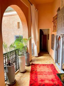 Rõdu või terrass majutusasutuses Exclusive and stylish 4-bedroom Riad with plunge pool