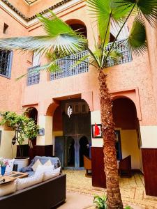 Rõdu või terrass majutusasutuses Exclusive and stylish 4-bedroom Riad with plunge pool