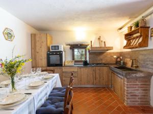 Η κουζίνα ή μικρή κουζίνα στο Holiday Home La Casina by Interhome